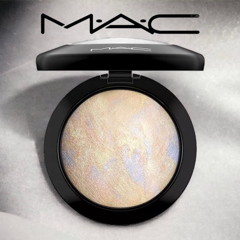*SOLD* MAC Lightscapade Skinfinish Powder - Picture 1 of 9
